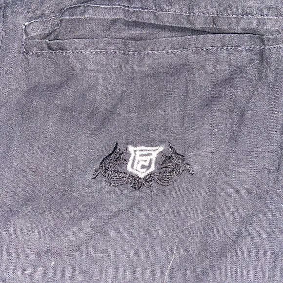 Pier Connection brand men’s black collared button-up - Picture 2 of 3